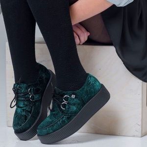 Emerald Green Embossed Velvet Creeper
